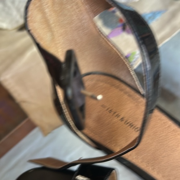 Gorgous black patent leather sandals for all occasion 9 barely worn name brand - Picture 4 of 7